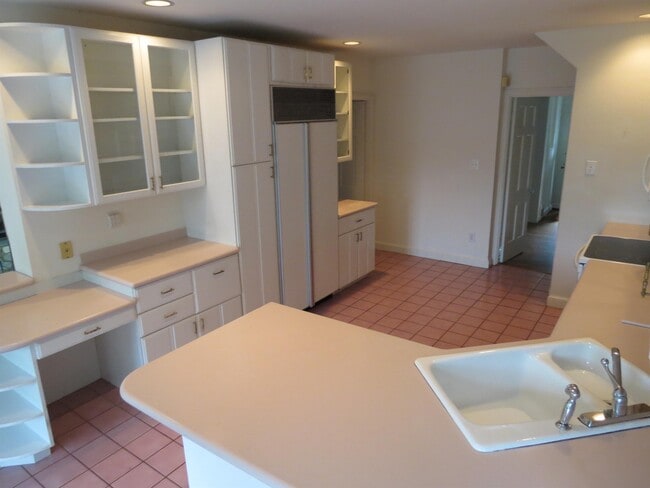 Building Photo - 9405 Locust Hill Rd