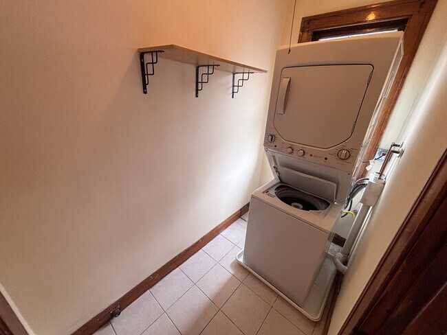 Building Photo - 3354 S Lituanica Ave