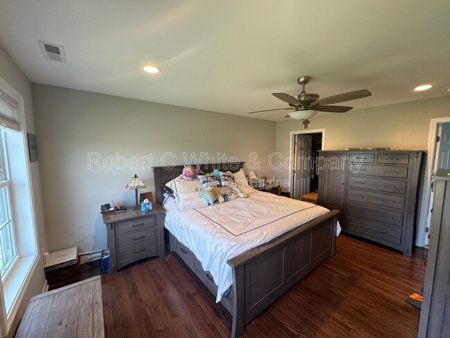 Building Photo - 26 Northview Dr