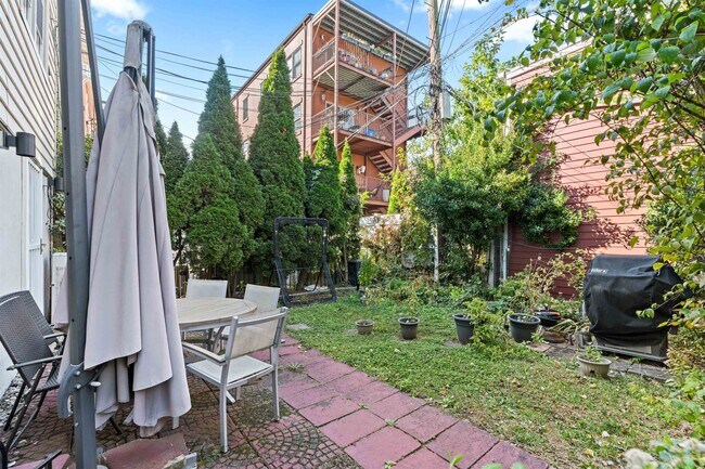 Building Photo - 407 Manila Ave