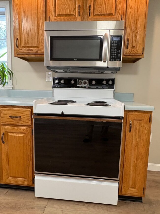 Building Photo - New to the rental market, charming 2 bedroom single family home in Wilmington, MA