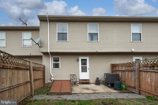 Building Photo - 6 Tiffany Ln