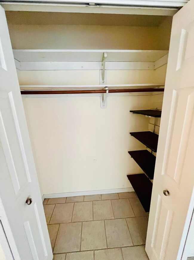 Building Photo - Two Bed, Two Full Bath Condo in Portsmouth...