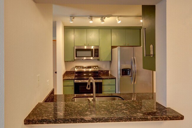 Building Photo - Spacious 1bd, 1ba Condo Available in Perfect Mercer Island Location!