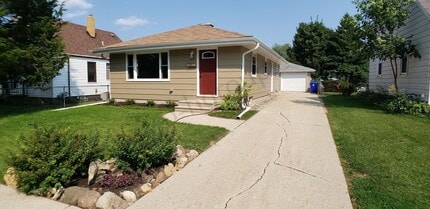 Building Photo - 3 Bedroom North side Ranch with Garage