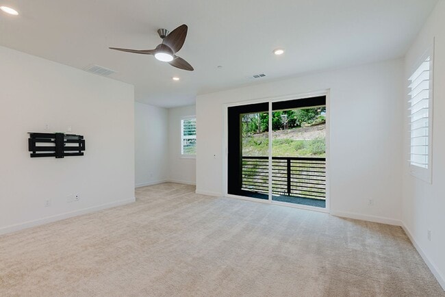 Building Photo - Charming 4 Bedroom 3.5 Bath in Carmel Mountain Ranch