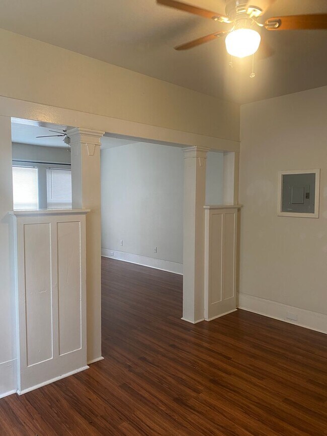 Building Photo - 219 Paschal St