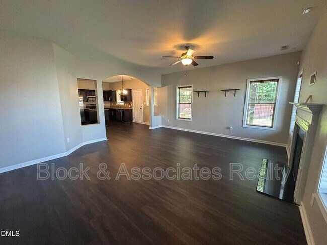 Building Photo - 438 Roanoke Dr