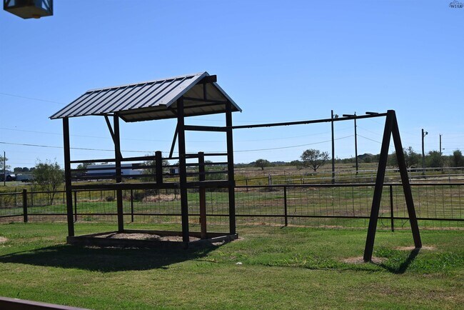 Building Photo - 2460 Wranglers Retreat