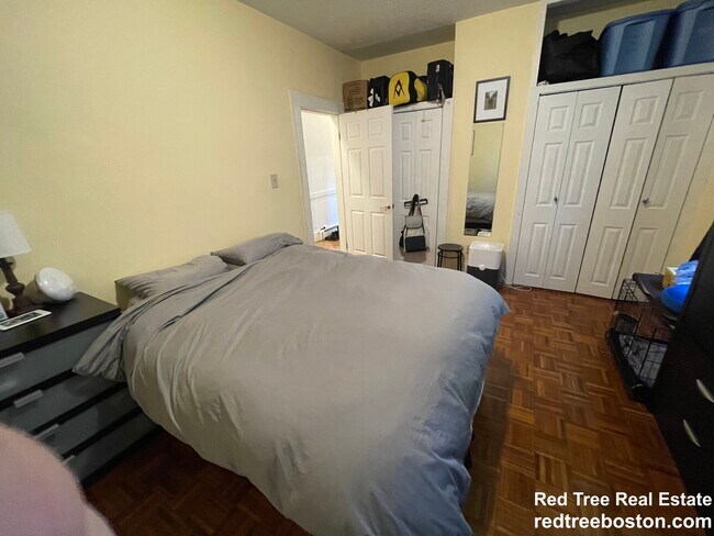 Building Photo - 204 River St