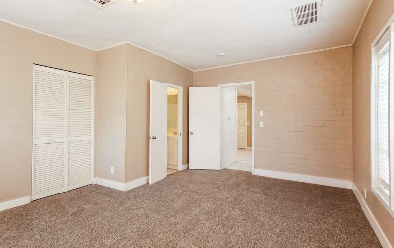 Building Photo - 1046 E Indianola Ave