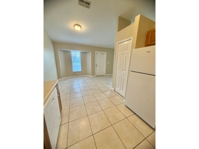 Building Photo - First Month Free! Available Now! 2 Bed 2 Bath Located SE Cape Coral