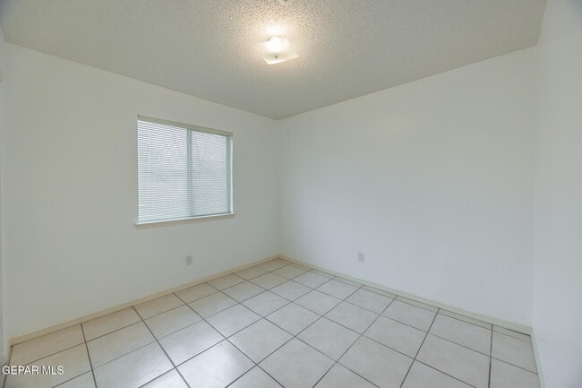 Building Photo - 13771 Paseo Central Ave