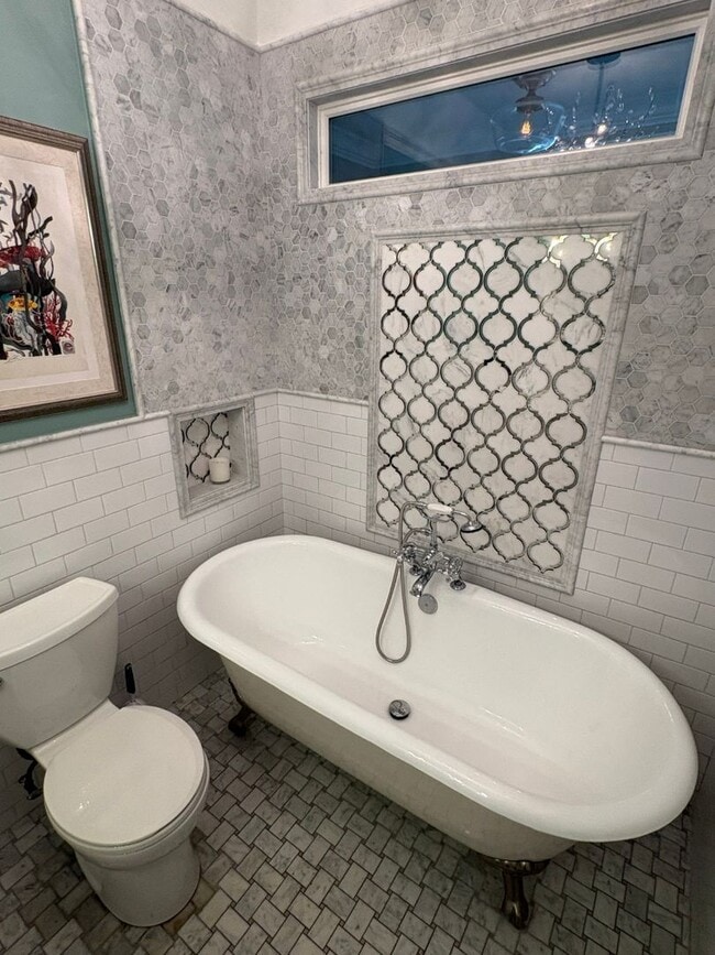 Building Photo - Remodeled Craftsman style 3 bedroom, 3 bathroom home - this is NOT your typical rental - Must See!!