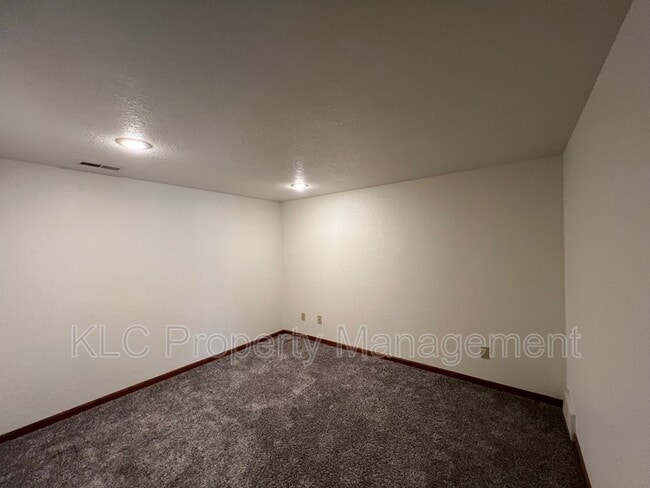 Building Photo - 523 S 11th St