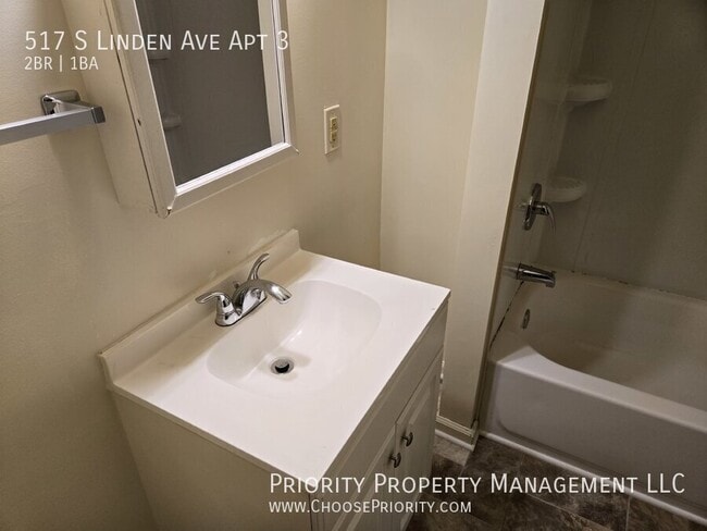 Building Photo - 517 S Linden Ave