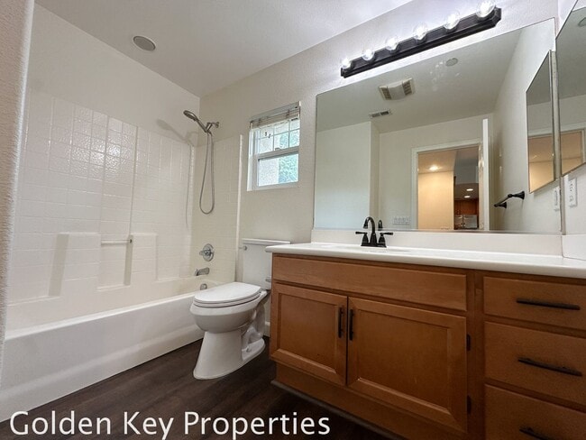 Building Photo - Move-in ready 2BR / 2BA townhome in San Marcos!