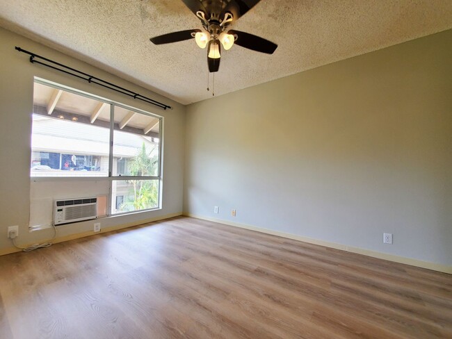 Building Photo - Available March 24, 2025 1 bedroom, 1 bath...