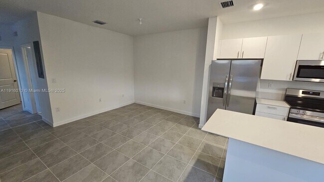 Building Photo - 2618 SE 27th Ct