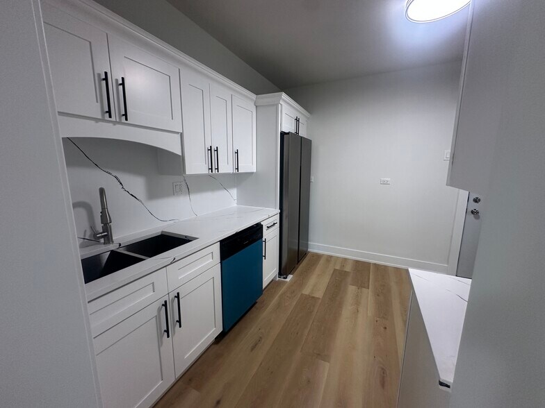 Building Photo - 5624 N Marmora Ave