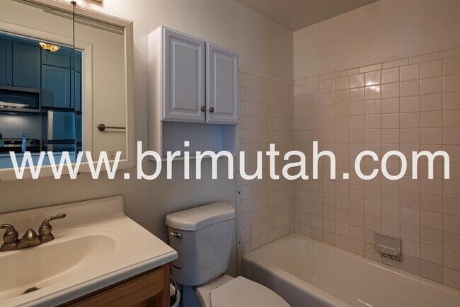 Building Photo - 745 S 900 E