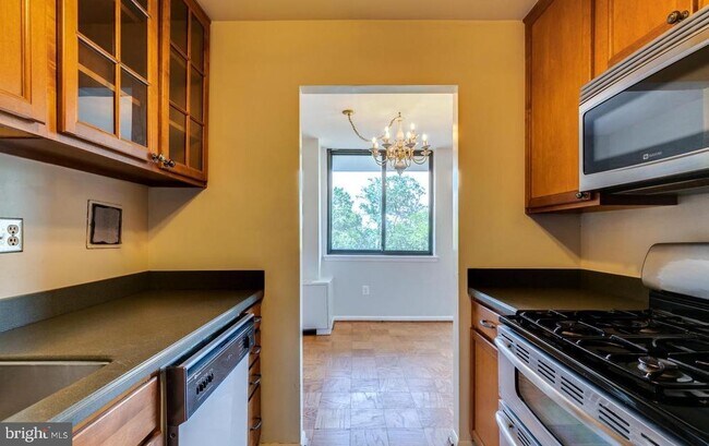 Building Photo - 4401 Cherry Hill Rd