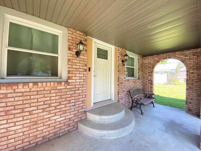 Building Photo - 3BD/2BA Home For Rent In Cedar Lake