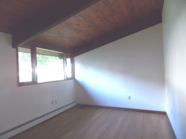 Building Photo - 150 2nd Rd