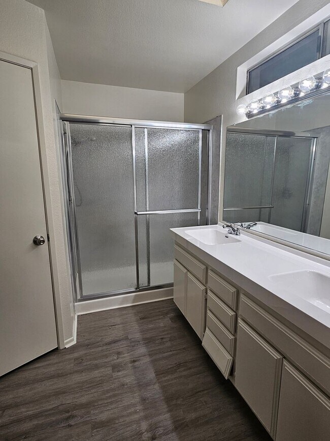 Building Photo - Beautiful 2-Story Home in Rancho Cucamonga!