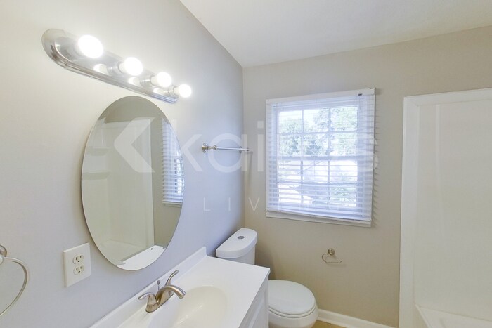 Building Photo - 5824 Tam Oshanter Ave