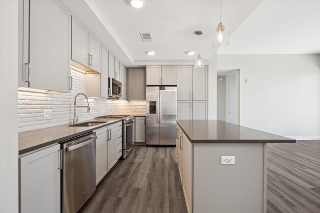 Building Photo - 9757 Katy Fwy