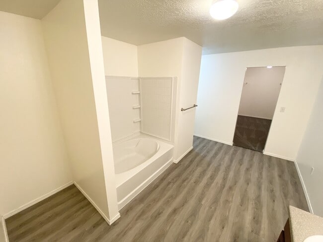 Building Photo - 1243 W 520 S