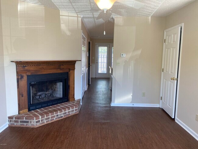 Building Photo - 1113 Grovemont Dr