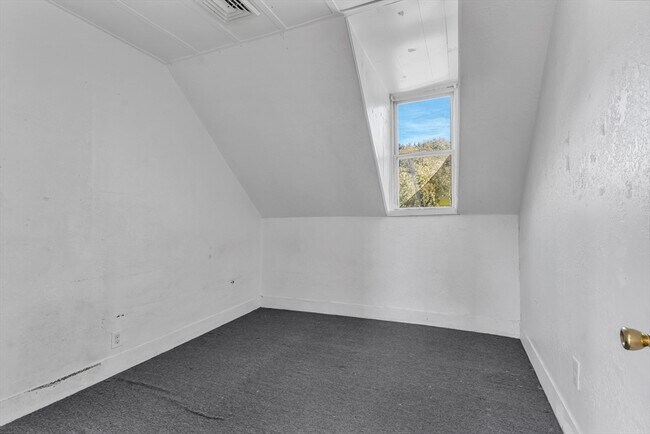 Building Photo - 13R Plain St