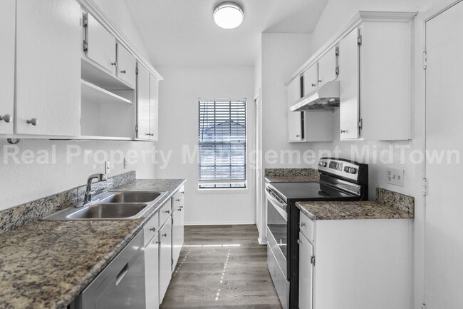 Building Photo - 3807 Glengate Dr