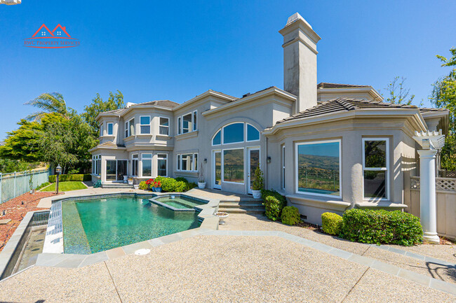Building Photo - 5662 Country Club Pkwy