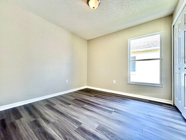 Building Photo - Davenport Gem: 4Bedrooms/ 2Baths pool home!