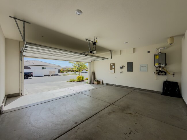 Building Photo - 2048 Ballet Way