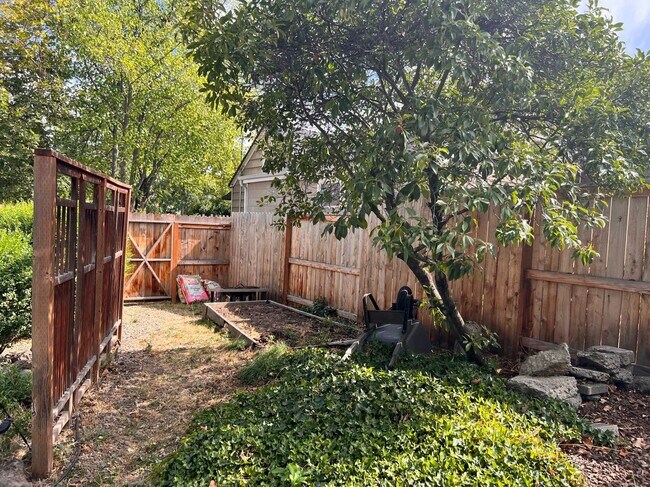 Building Photo - 509 Scenic Dr