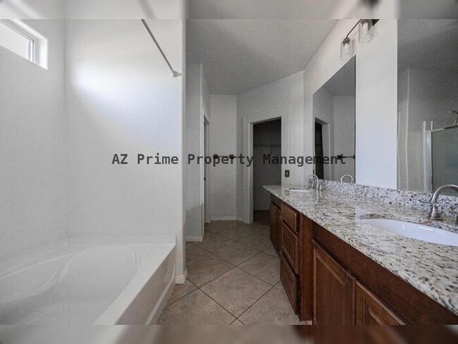 Building Photo - 16966 W Saguaro Ln