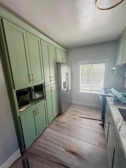 Building Photo - 4047 Smallwood Ln