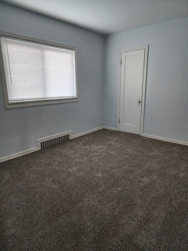 Building Photo - 215 E 500 N