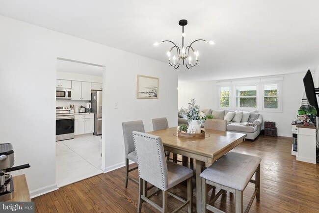 Building Photo - 6906 Berkshire Dr