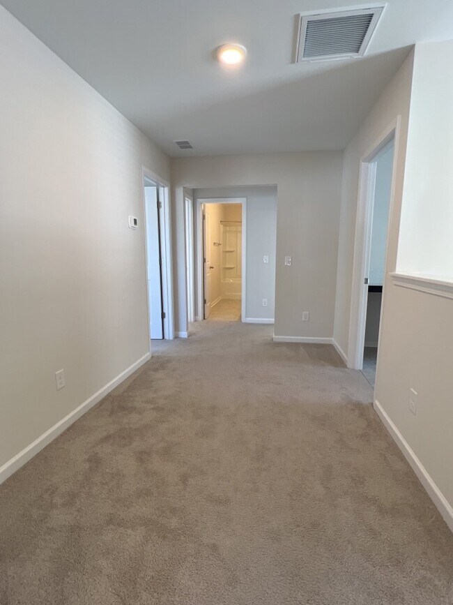 Building Photo - 509 Purple Finch Rd
