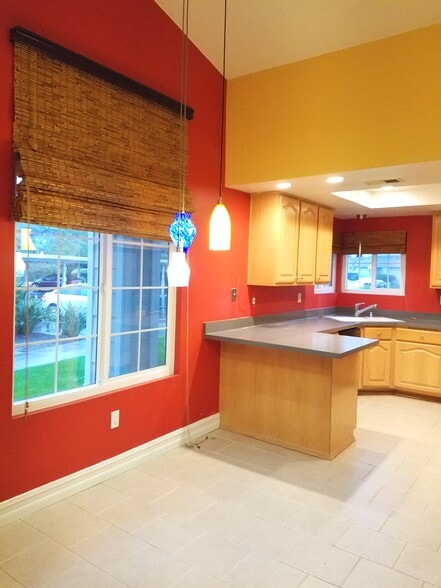 Breakfast Nook - 2831 Hillsboro Court