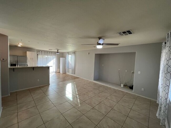 Building Photo - READY TO VIEW NOW! Gorgeous 3 Bed 2 Bath i...