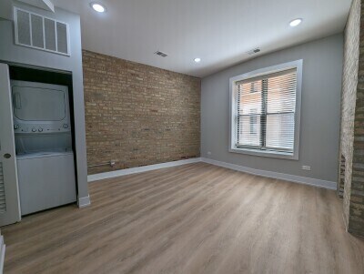 Building Photo - 421 W Belden