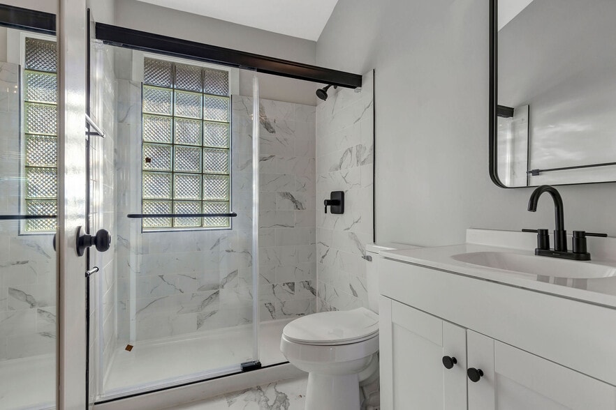 Building Photo - 2410 Grandview Ave