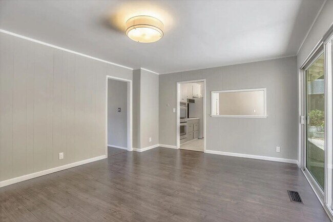 Building Photo - Charming San Mateo Home in a Quiet Countryside Neighborhood