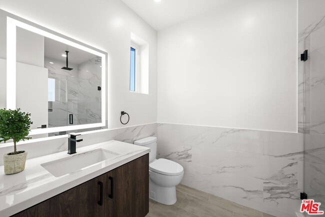 Building Photo - 2015 1/2-1951 Preuss Rd